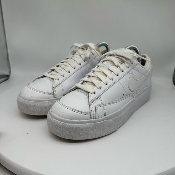 Nike Women's Blazer Low Platform Triple White Sneaker Size 9 - Picture 3 of 16